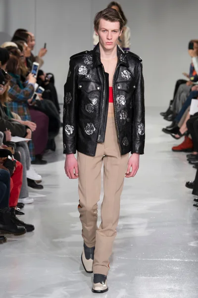 Look 32